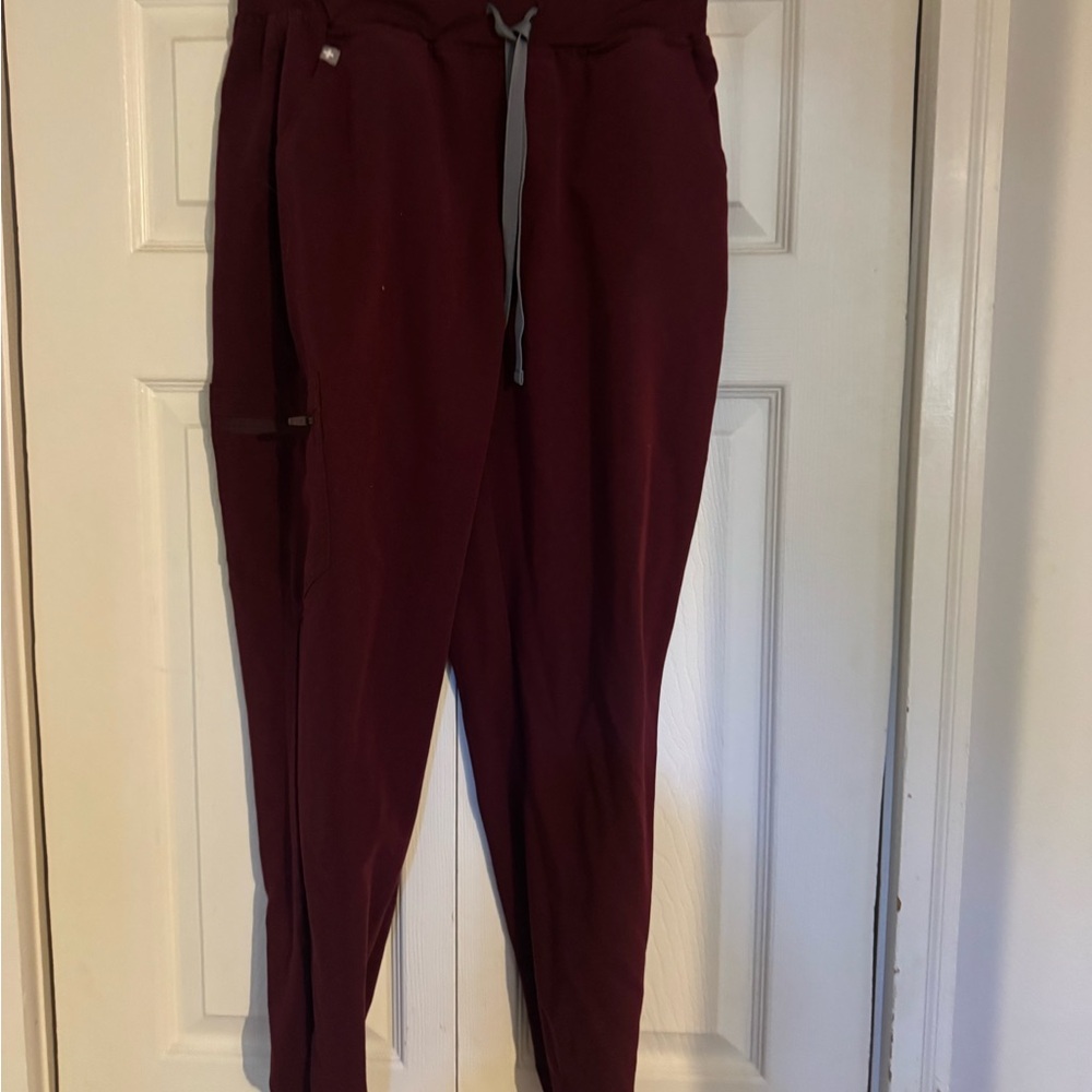Maroon Jogger Scrubs size Medium Figs